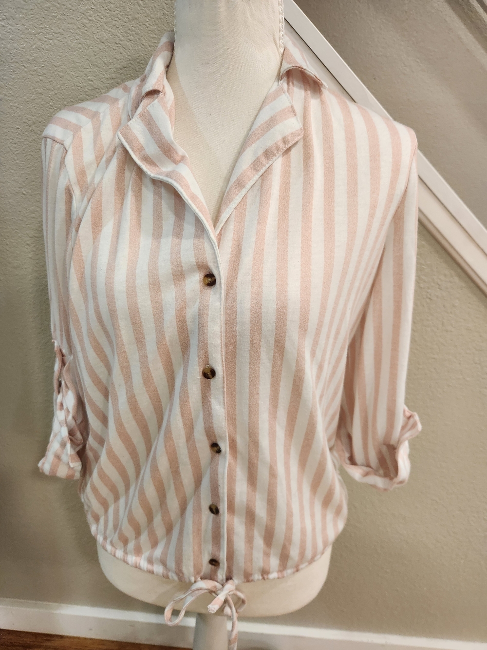 Eden & Olivia Blush and White Striped Button-Front Tie-Hem Shirt